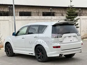 Mitsubishi Outlander 2011 White