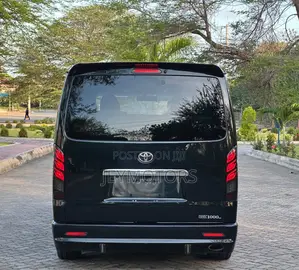 Toyota HiAce 2009 Black