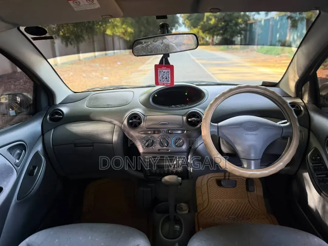 Toyota Vitz 2002 Gold