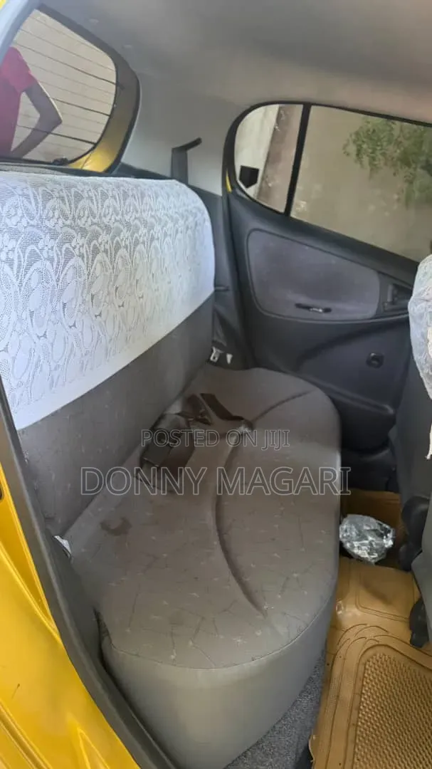 Toyota Vitz 2002 Gold
