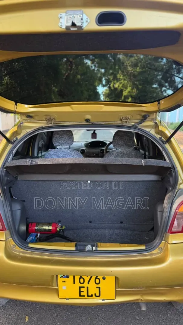 Toyota Vitz 2002 Gold