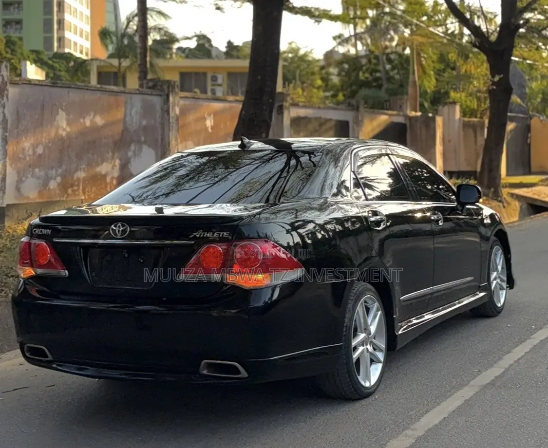 Toyota Crown 2011 Black