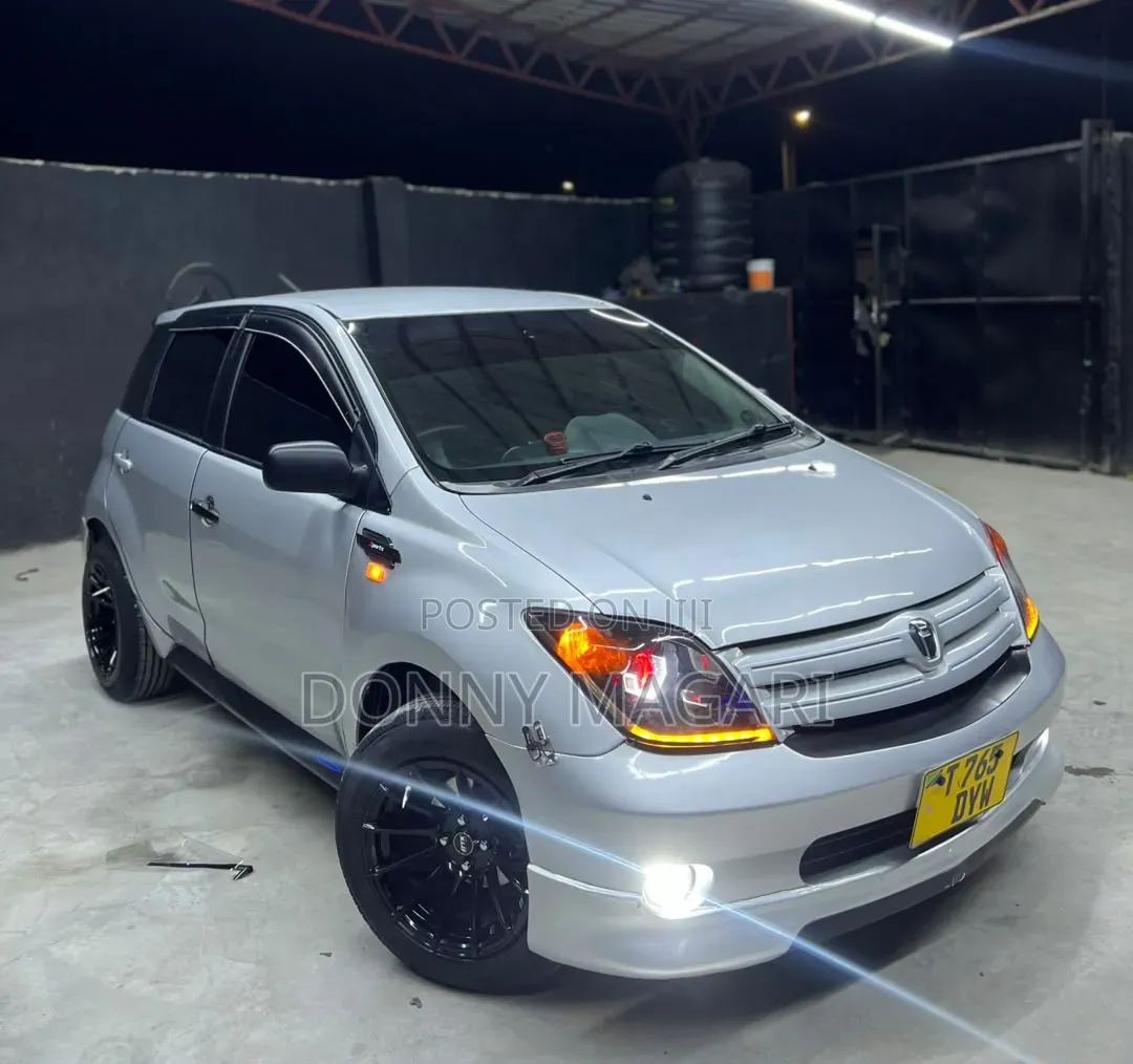 Toyota IST 2003 Silver