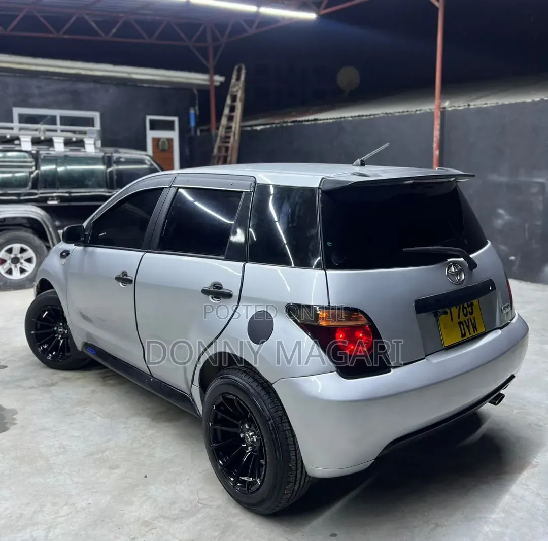 Toyota IST 2003 Silver