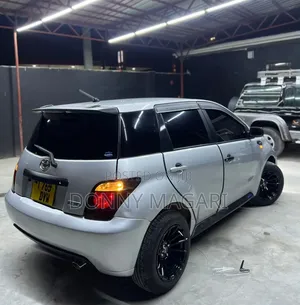 Toyota IST 2003 Silver