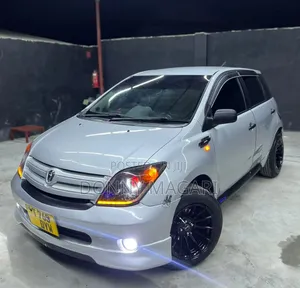 Toyota IST 2003 Silver