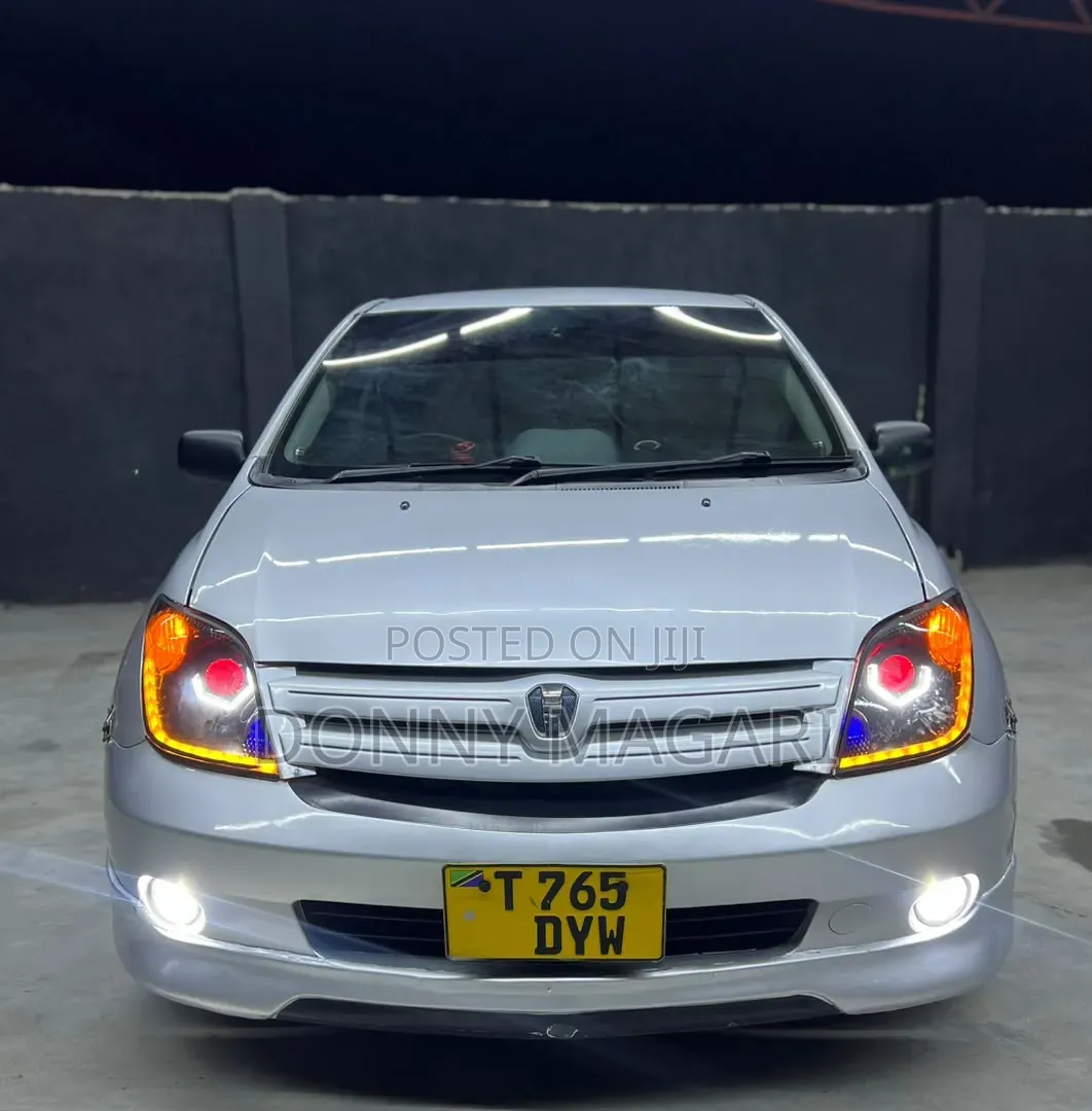 Toyota IST 2003 Silver