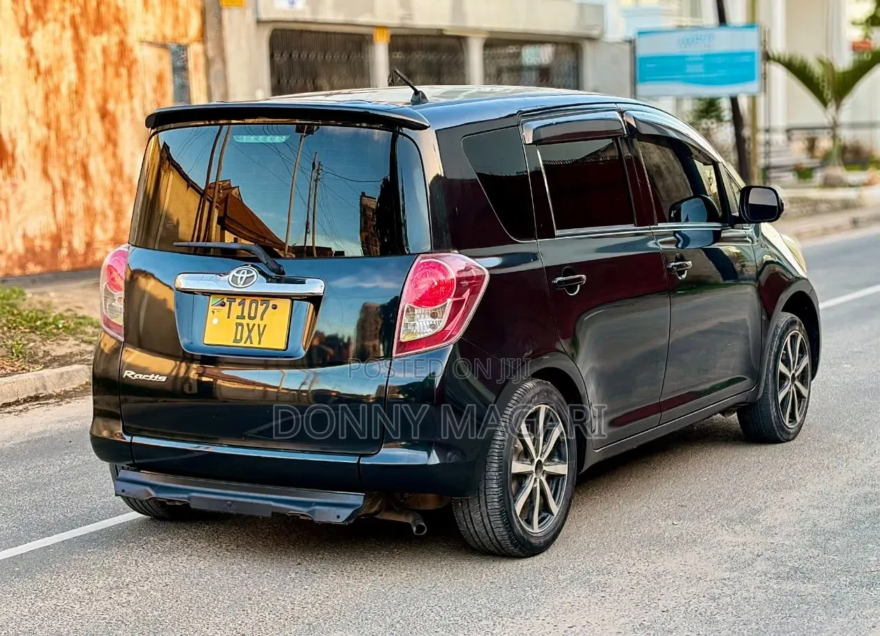 Toyota Ractis 2010 Black