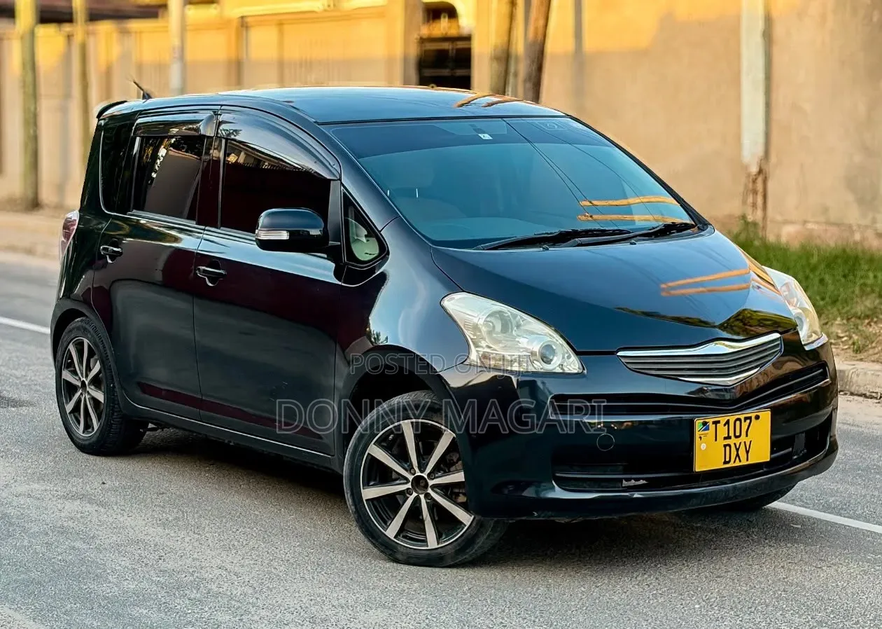 Toyota Ractis 2010 Black