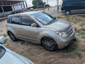 Toyota IST 2004 Silver