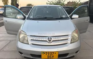 Toyota IST 2003 Silver