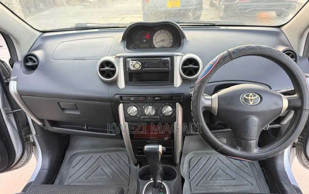 Toyota IST 2003 Silver