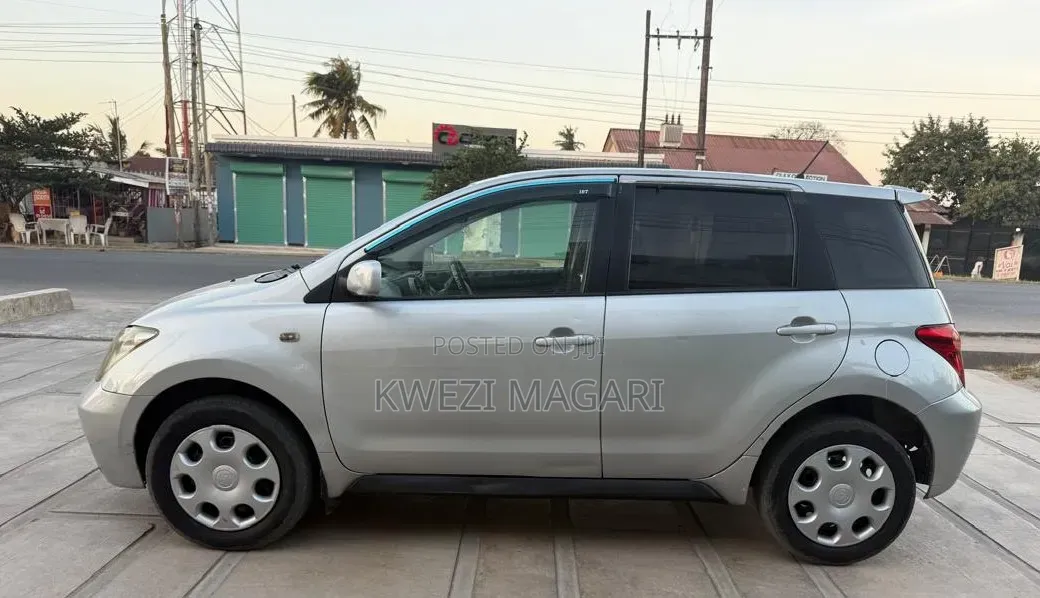 Toyota IST 2003 Silver
