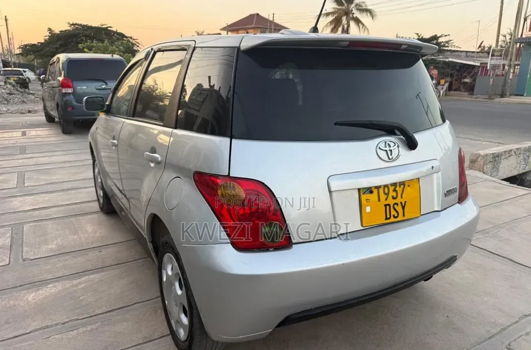 Toyota IST 2003 Silver