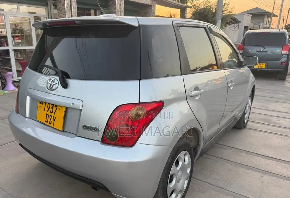 Toyota IST 2003 Silver