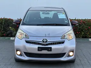 Toyota Ractis 2012 Gold