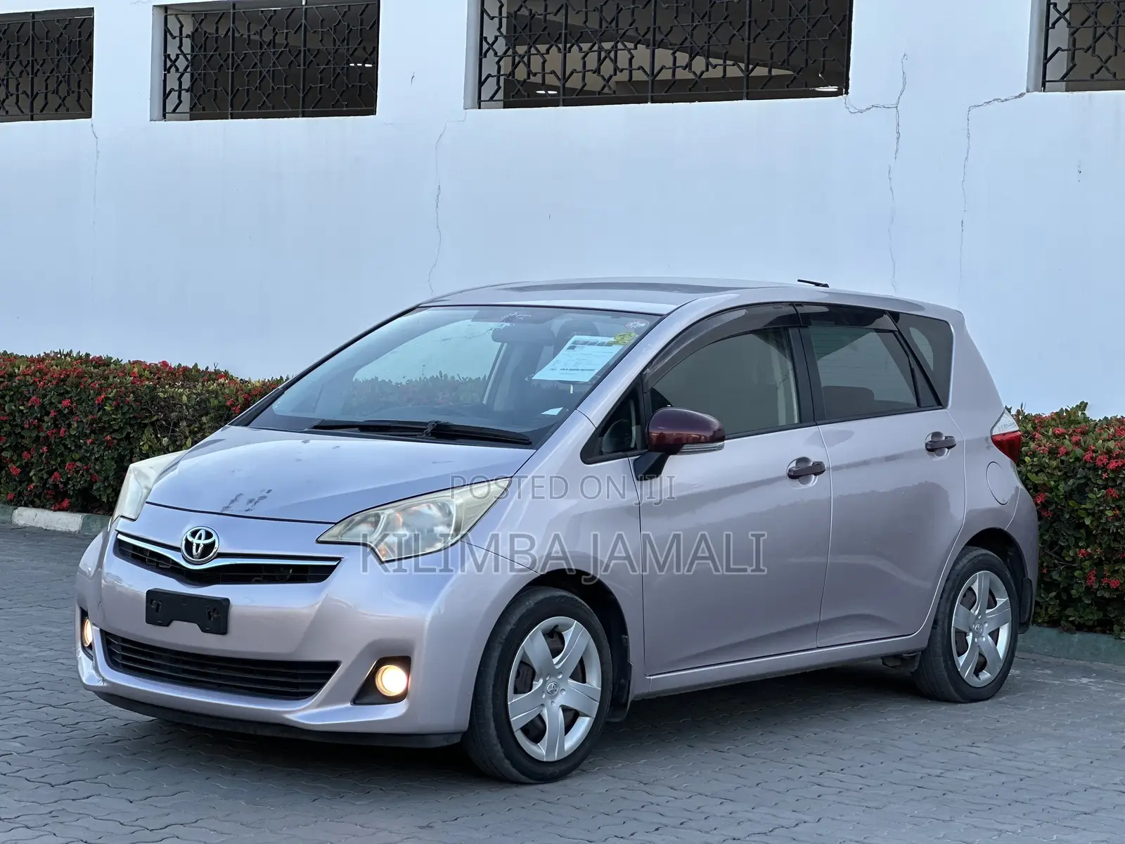 Toyota Ractis 2012 Gold