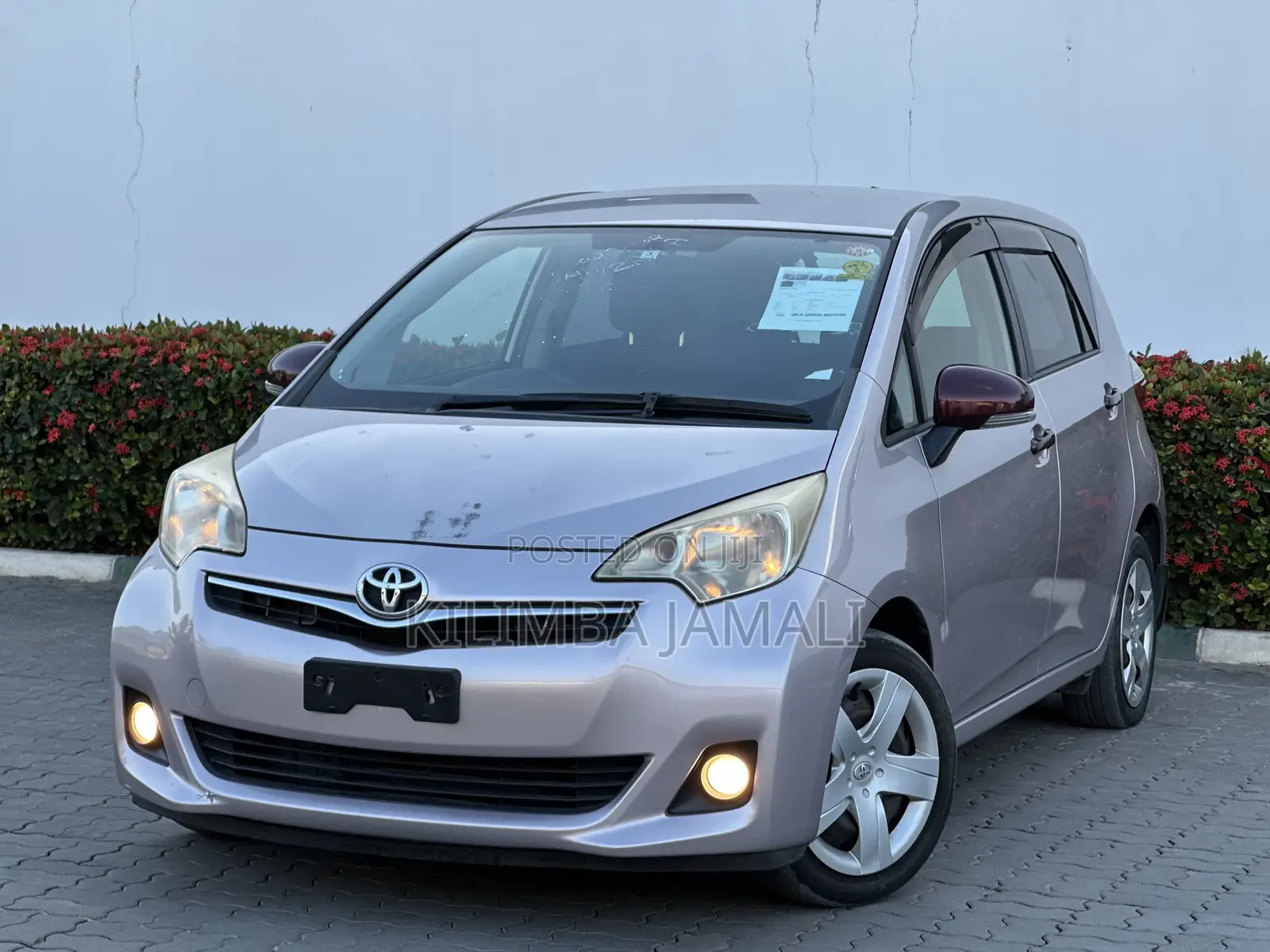 Toyota Ractis 2012 Gold