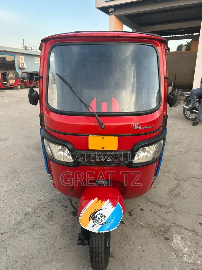 Bajaj Avenger 220 2023 Blue