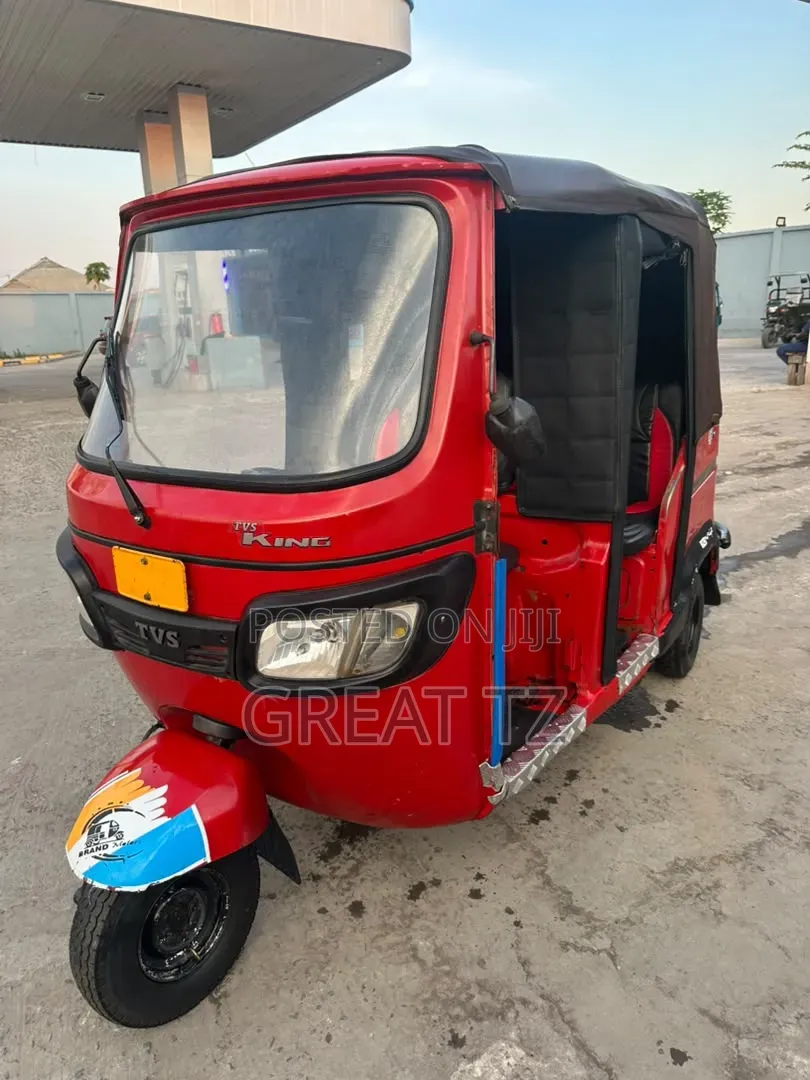 Bajaj Avenger 220 2023 Blue