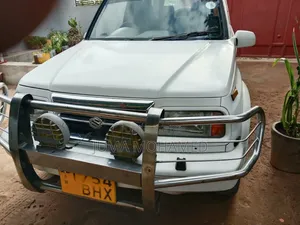 Suzuki Escudo 2002 White