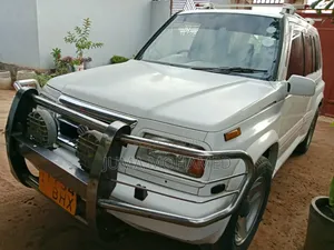 Suzuki Escudo 2002 White