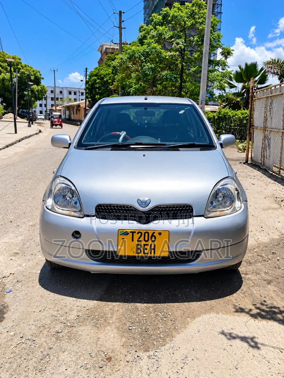 Toyota Vitz 2002 Silver