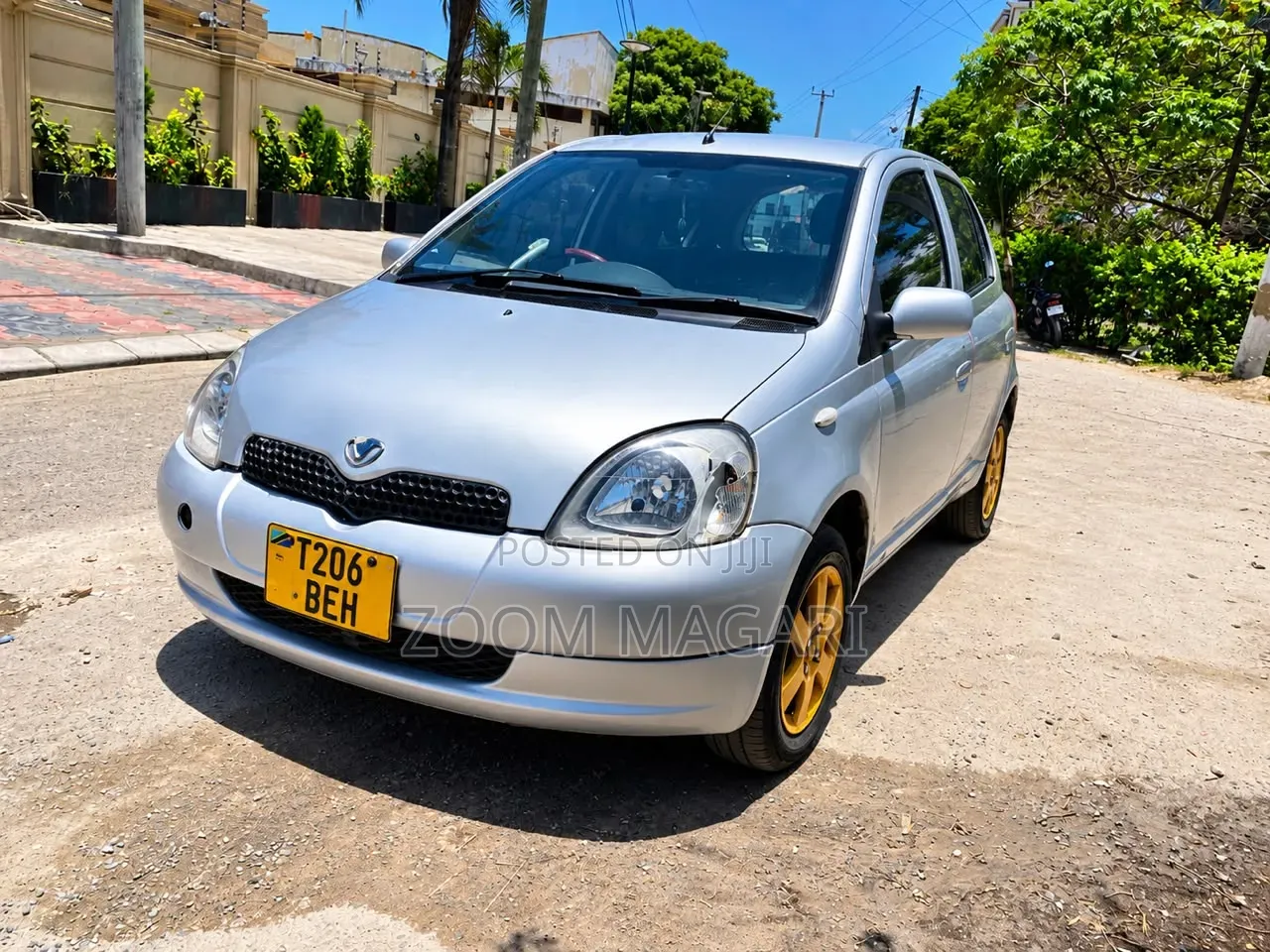Toyota Vitz 2002 Silver