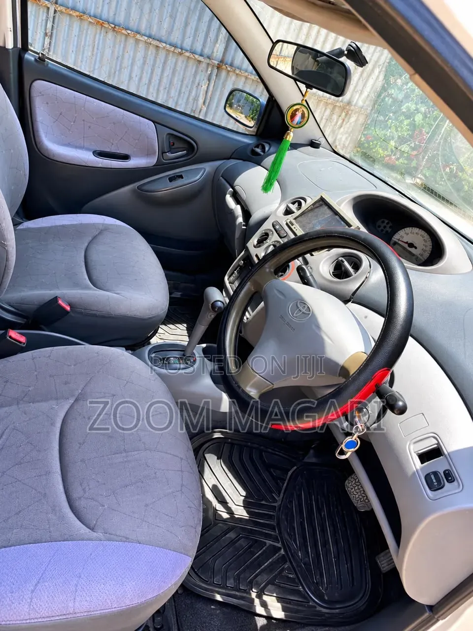 Toyota Vitz 2002 Silver