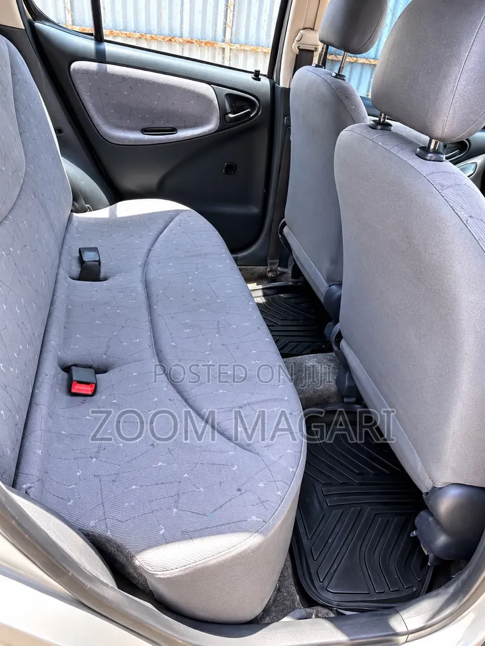 Toyota Vitz 2002 Silver