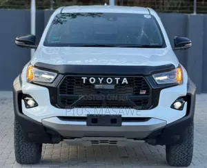 Toyota Hilux 2025 Pearl