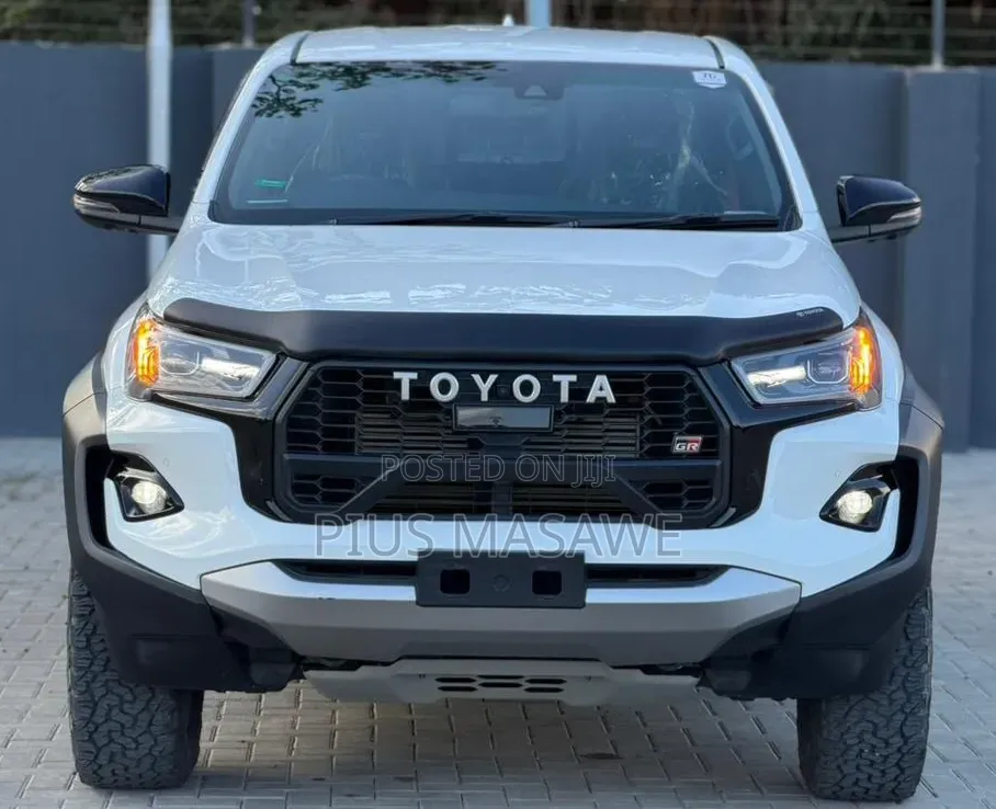 Toyota Hilux 2025 Pearl