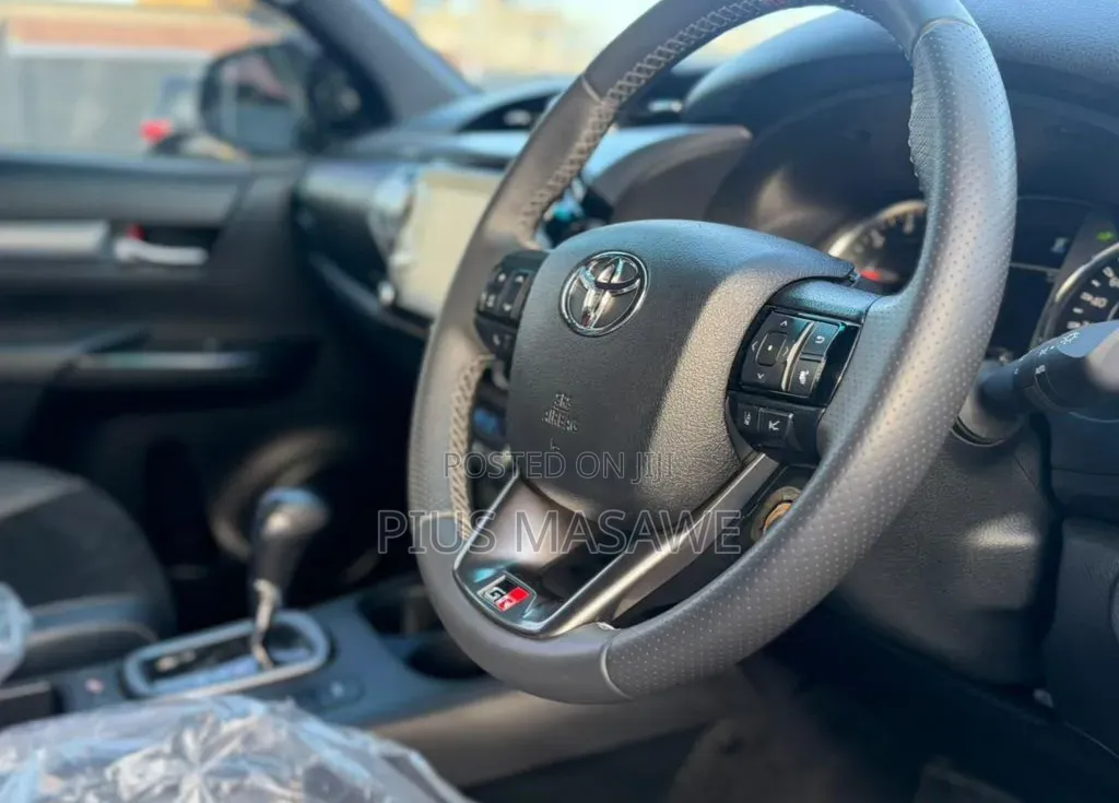 Toyota Hilux 2025 Pearl
