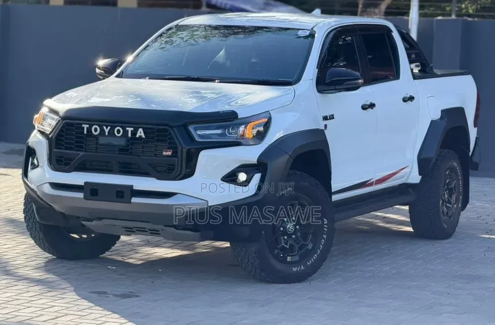 Toyota Hilux 2025 Pearl