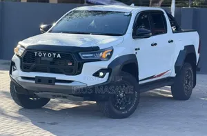 Toyota Hilux 2025 Pearl