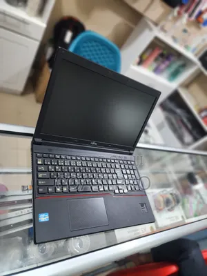 Laptop Fujitsu Lifebook E558 8GB Intel Core i5 HDD 500GB