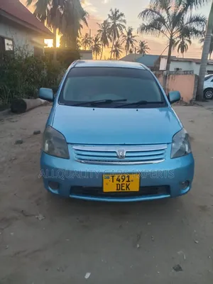 Toyota Raum 2004
