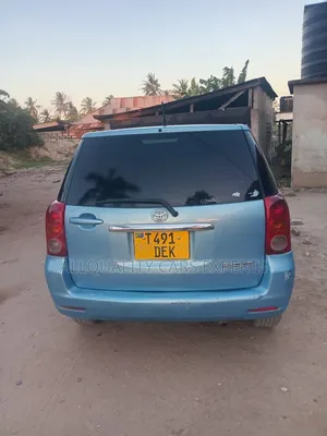Toyota Raum 2004
