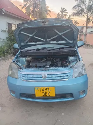 Toyota Raum 2004