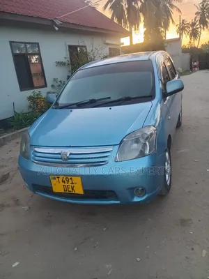 Toyota Raum 2004