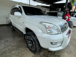 Toyota Land Cruiser Prado 2005 White