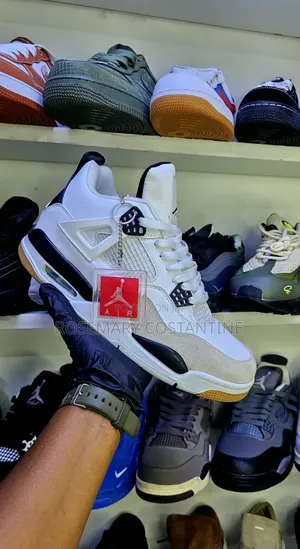 Air Jordan 4
