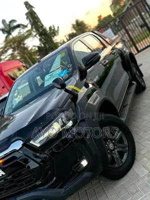 Toyota Hilux Revo Double Cab Deisel 2.4 AWD 2022 Black