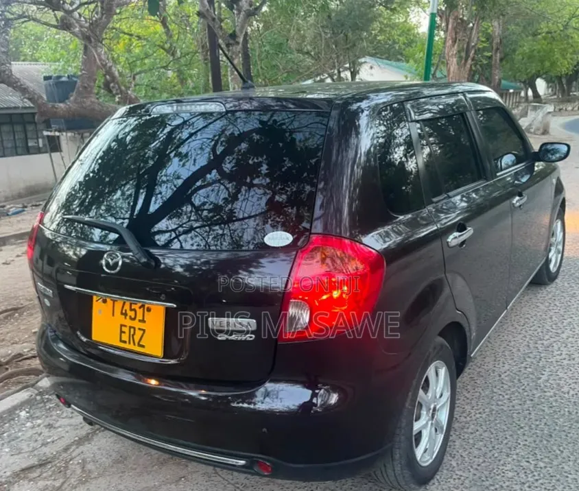 Mazda Verisa 2011 Red