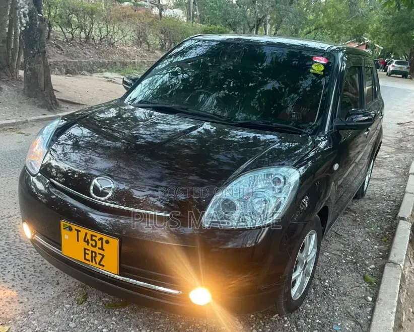 Mazda Verisa 2011 Red