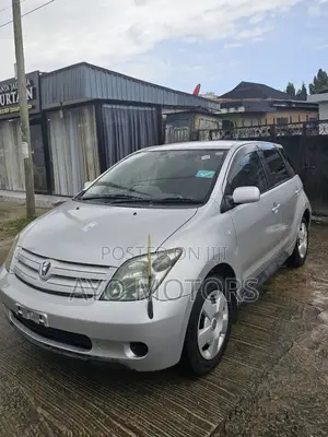 Toyota IST 2003 Silver