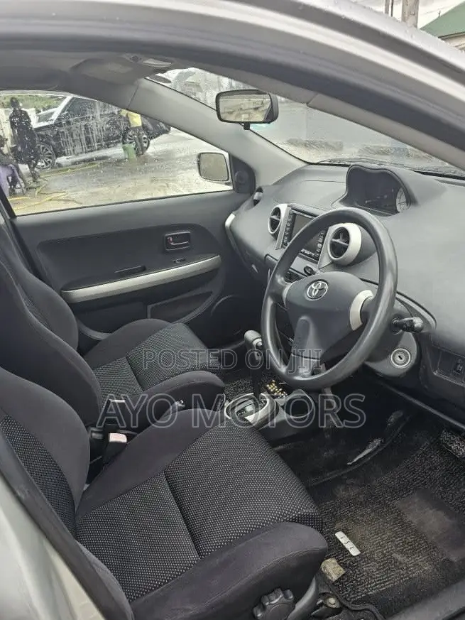 Toyota IST 2003 Silver