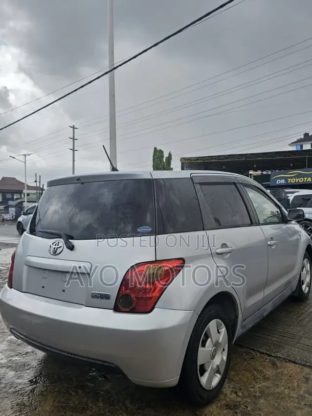 Toyota IST 2003 Silver