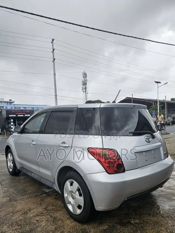 Toyota IST 2003 Silver