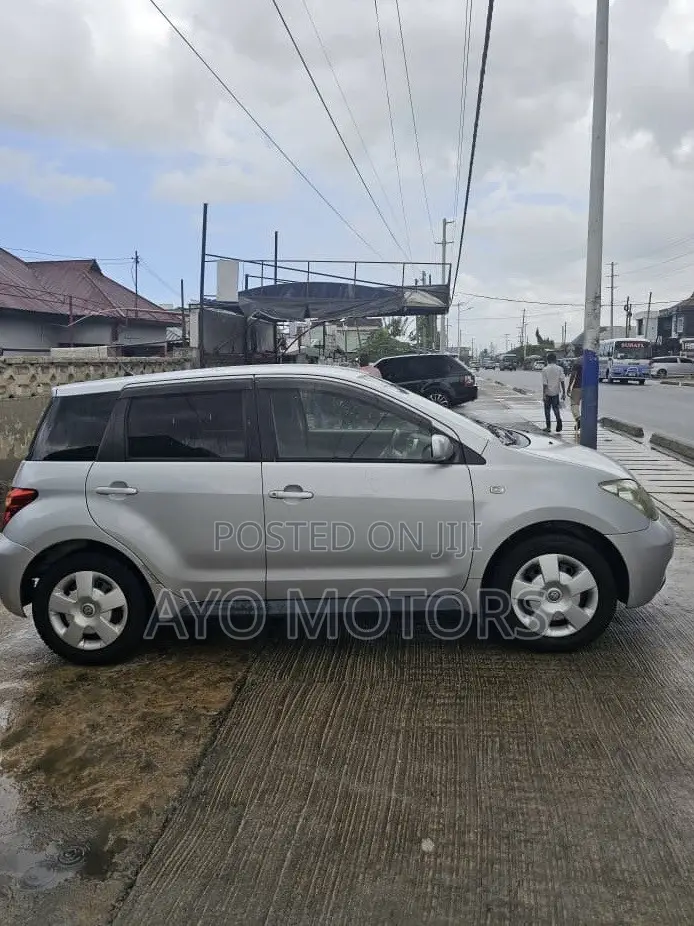 Toyota IST 2003 Silver